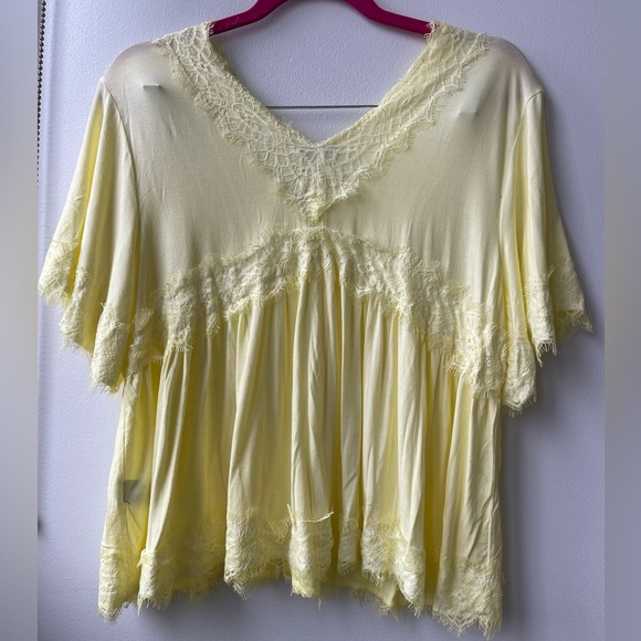 JUNIPER BLUE Pastel Yellow V Neck Top With Lace Detailing Size Medium NW… - Picture 4 of 10